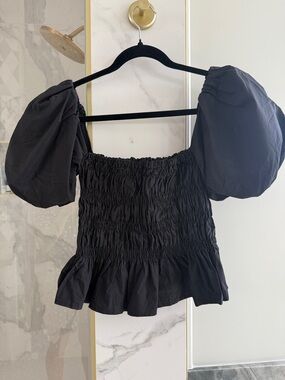 Astr the Label Black Puff-Sleeve Smocked Peplum Top xs